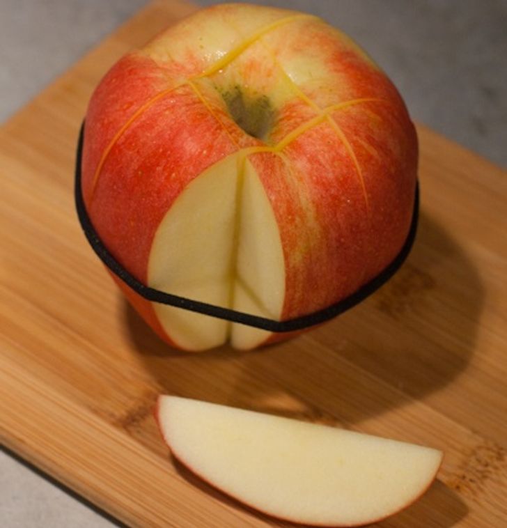 apple with elastic band