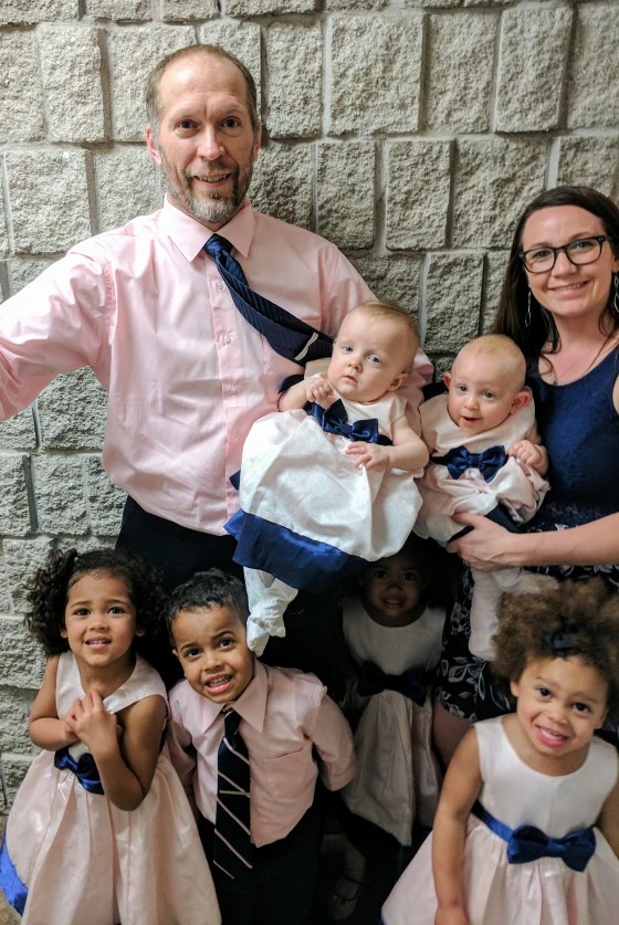 Craig and Carrie Kosinski with their six children