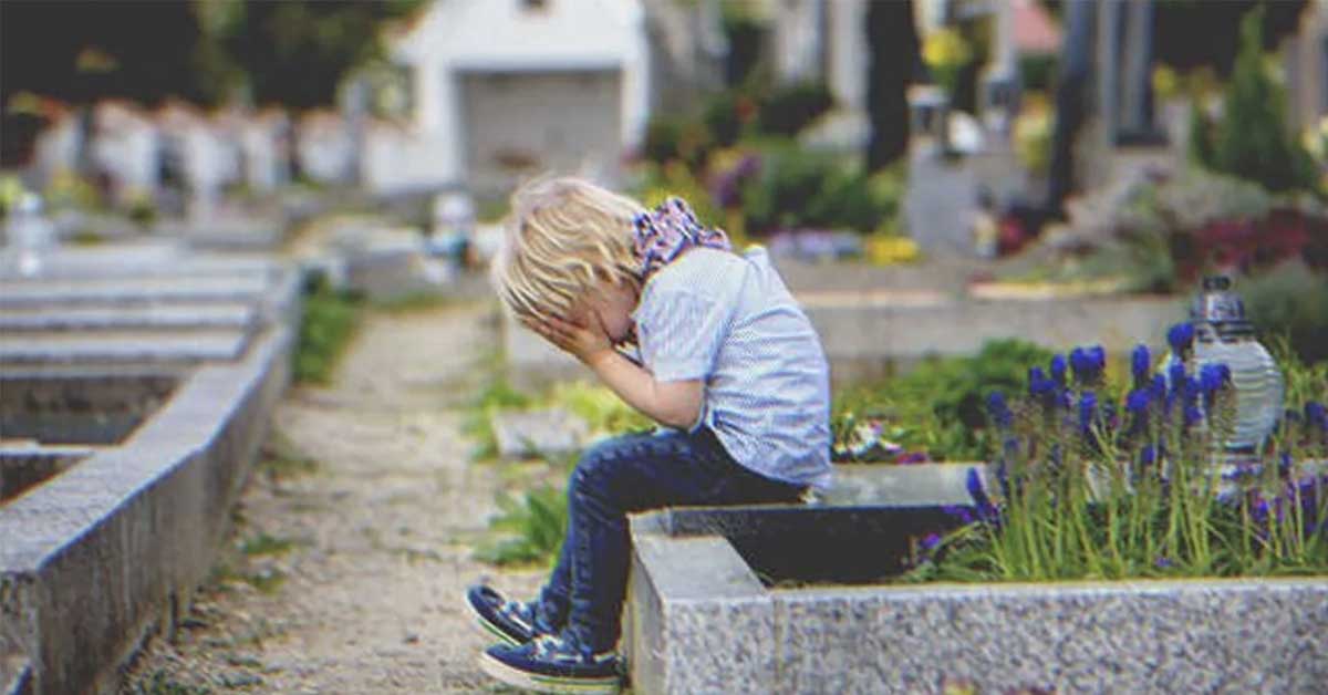 Boy Cries at His Mom's Grave Saying 'Take Me With You' Until He Feels ...